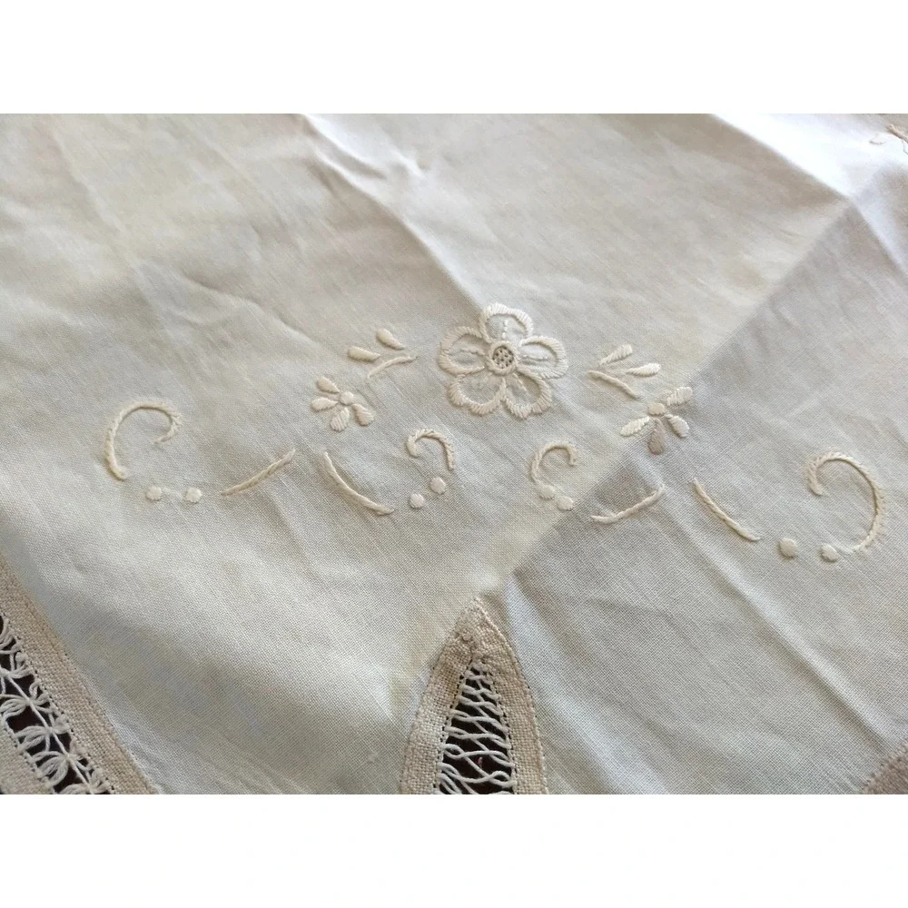 Vintage Madeira Lace Tablecloth 128